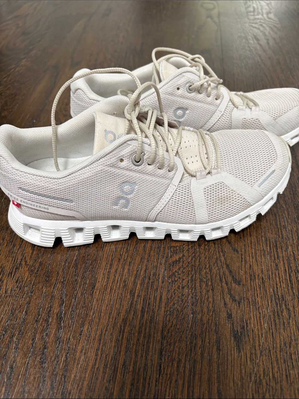 On Running Cloudswift Women’s White Running Shoes